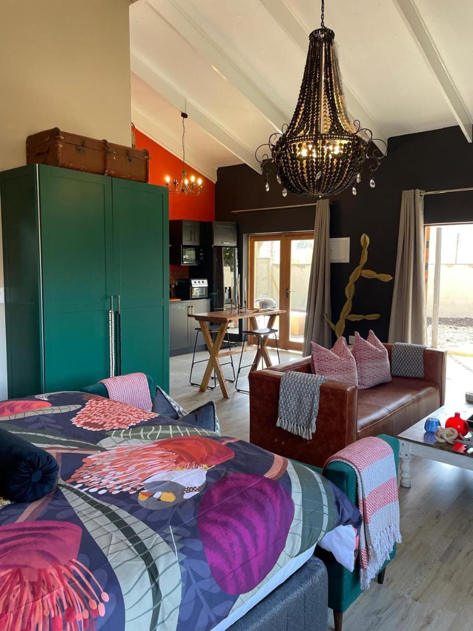 Periwinkle, Grove ,Acorn & Sage Cottages Clarens Chambre photo